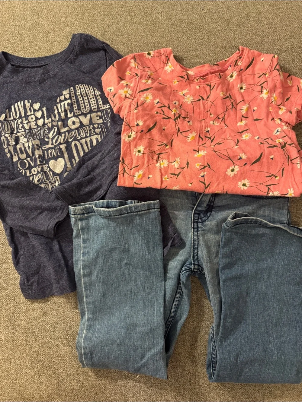 5/$15- Girl’s outfit size 4